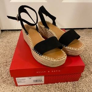 Kelly & Katie Sandal/Wedge